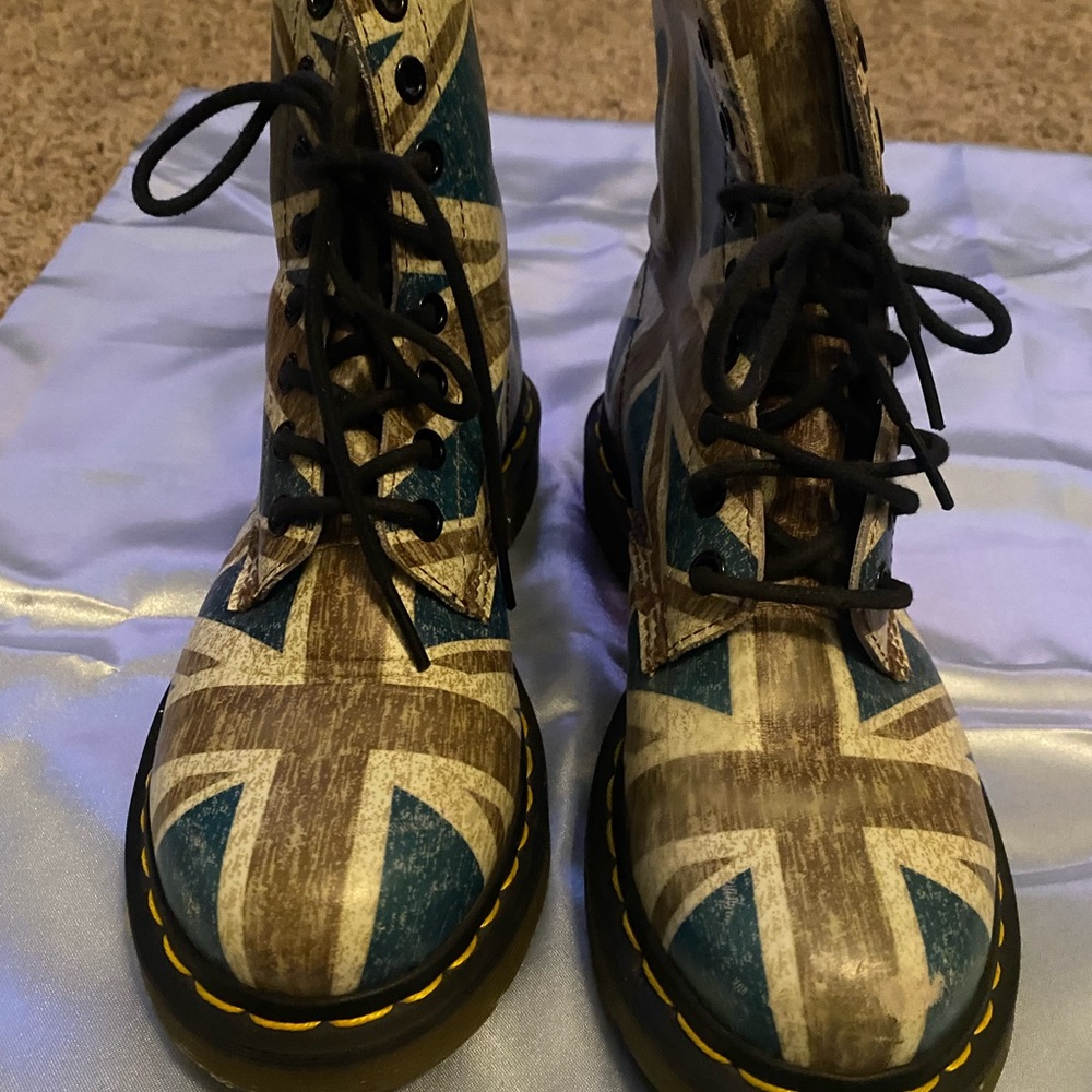 Dr Martens womens size 6